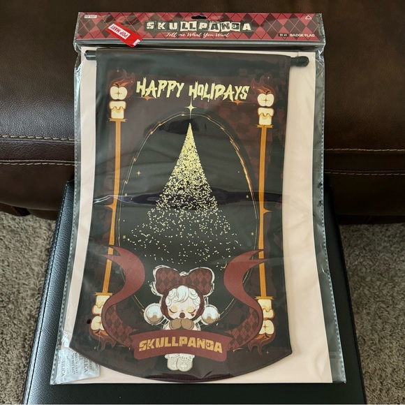 Skullpanda holiday badge flag POP MART - Picture 2 of 3